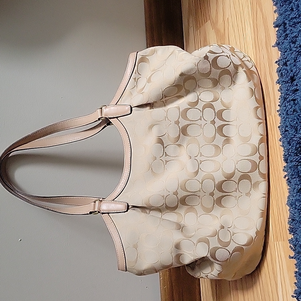 Coach purse - Picture 4 of 6